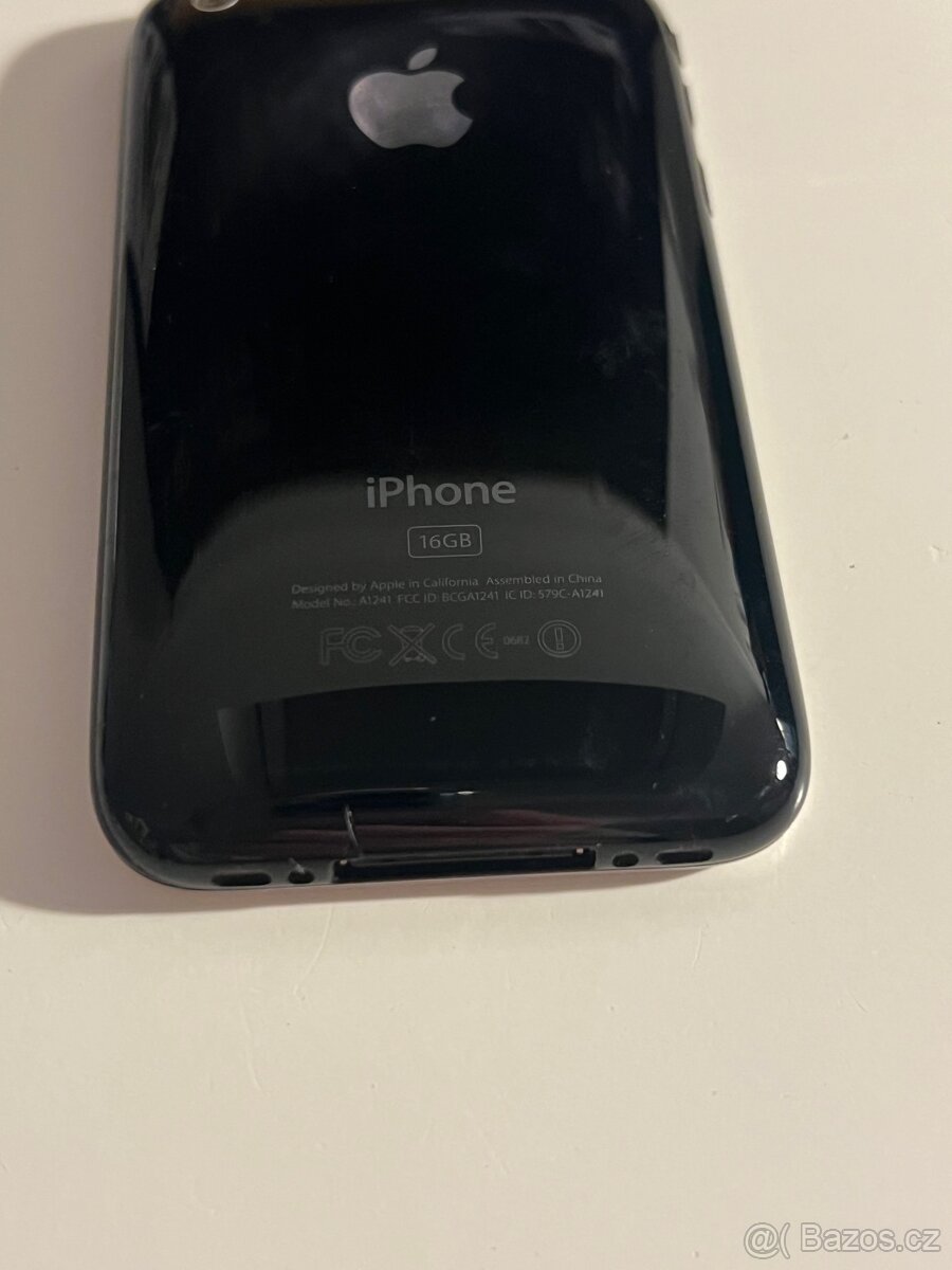 iPhone 3G 16GB Cerny v hezkem stavu IOS 3.0 - 6