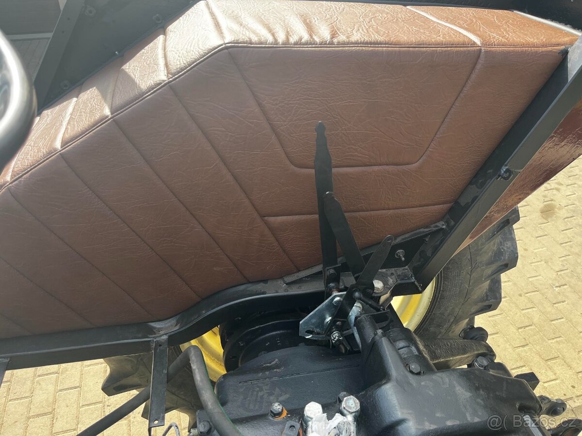 Prodám nové čalounění na traktory Zetor – blatníky i kabiny - 6