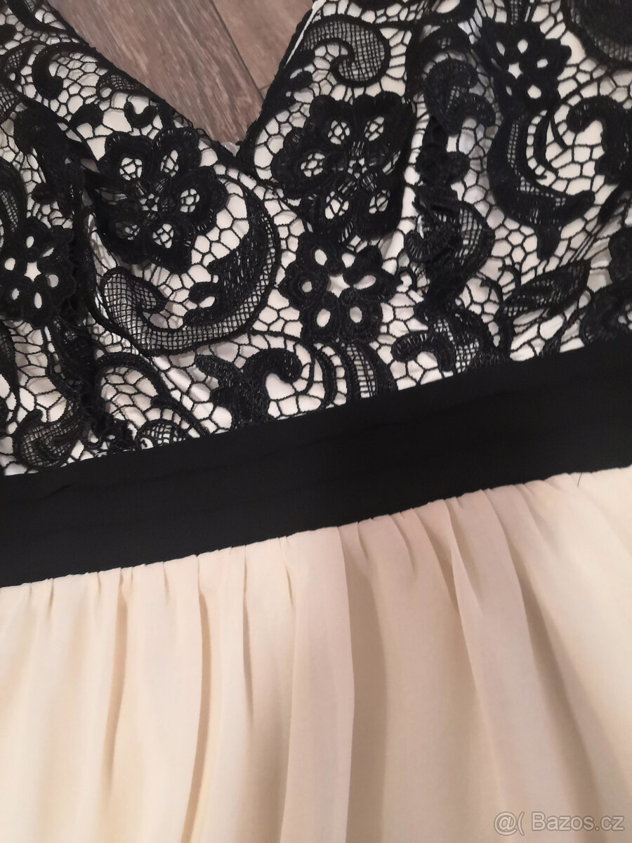 Krátké společenské šaty s krajkou - 6