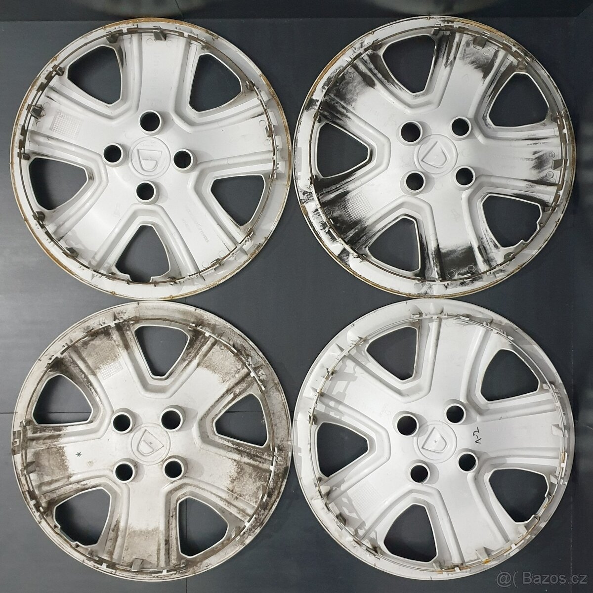 Poklice Dacia 15" ORIGINÁLNÍ č. D12 - 6