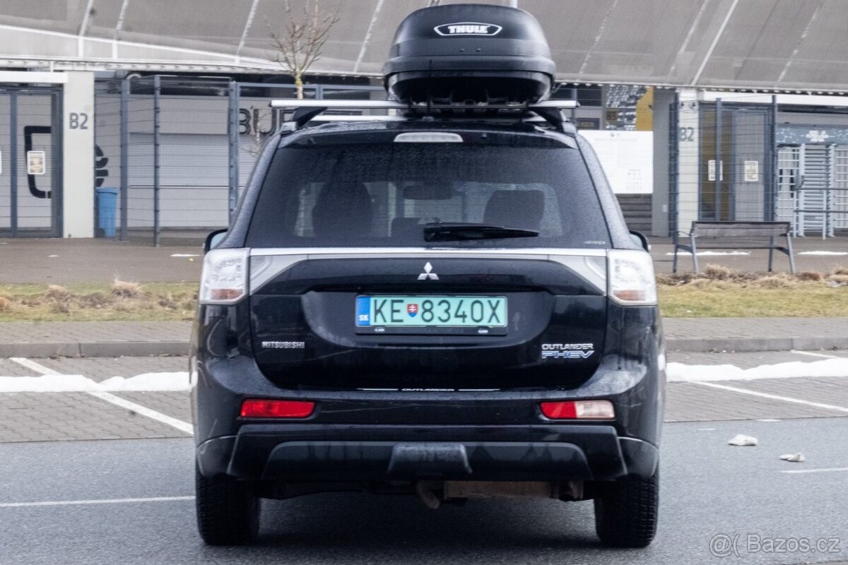 Mitsubishi Outlander 2.0 PHEV 4WD (2013) - 6