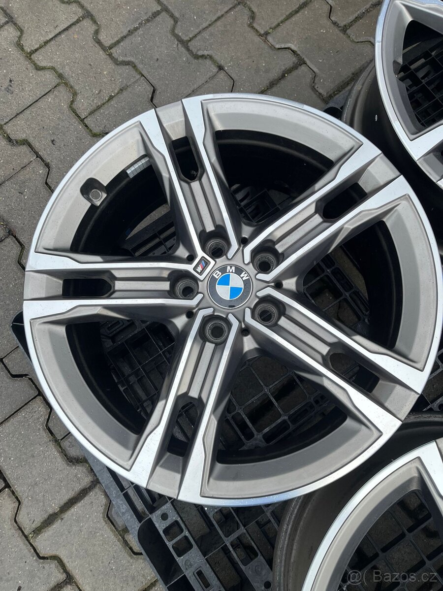 BMW 1 ,,M" kola 18" - 6