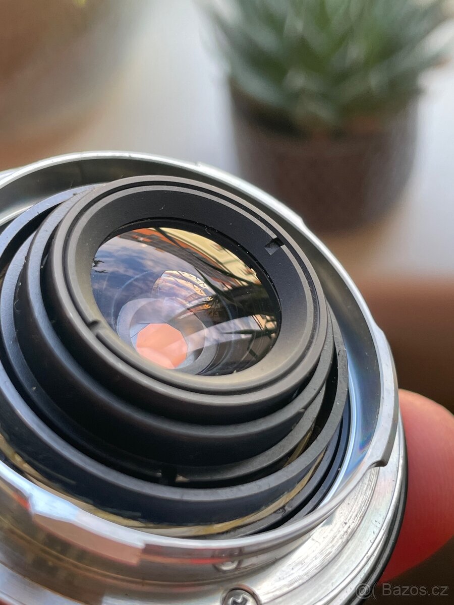 Voigtländer Color-Skopar 25mm f/4 pro Leica M s optickým hle - 6