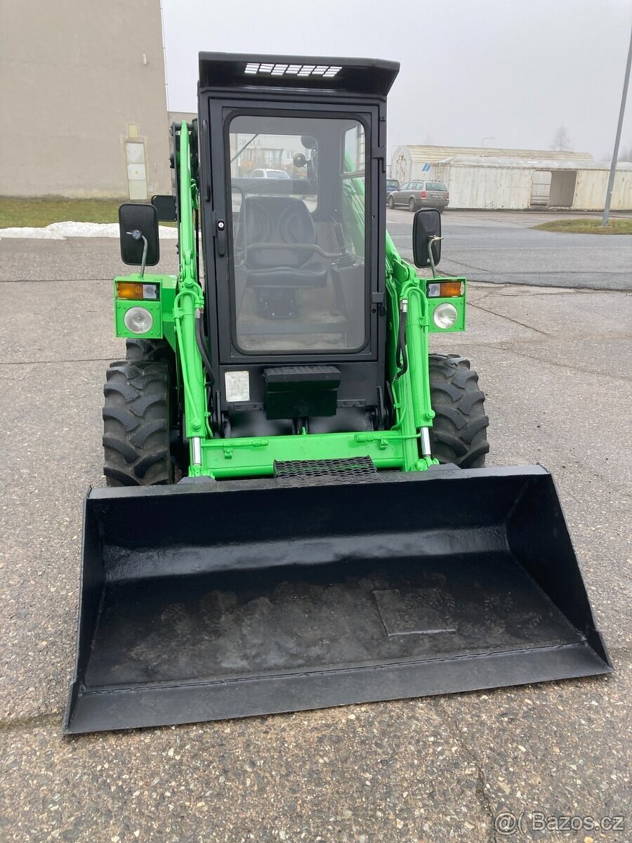 Locust 750, smykový nakladač - 6