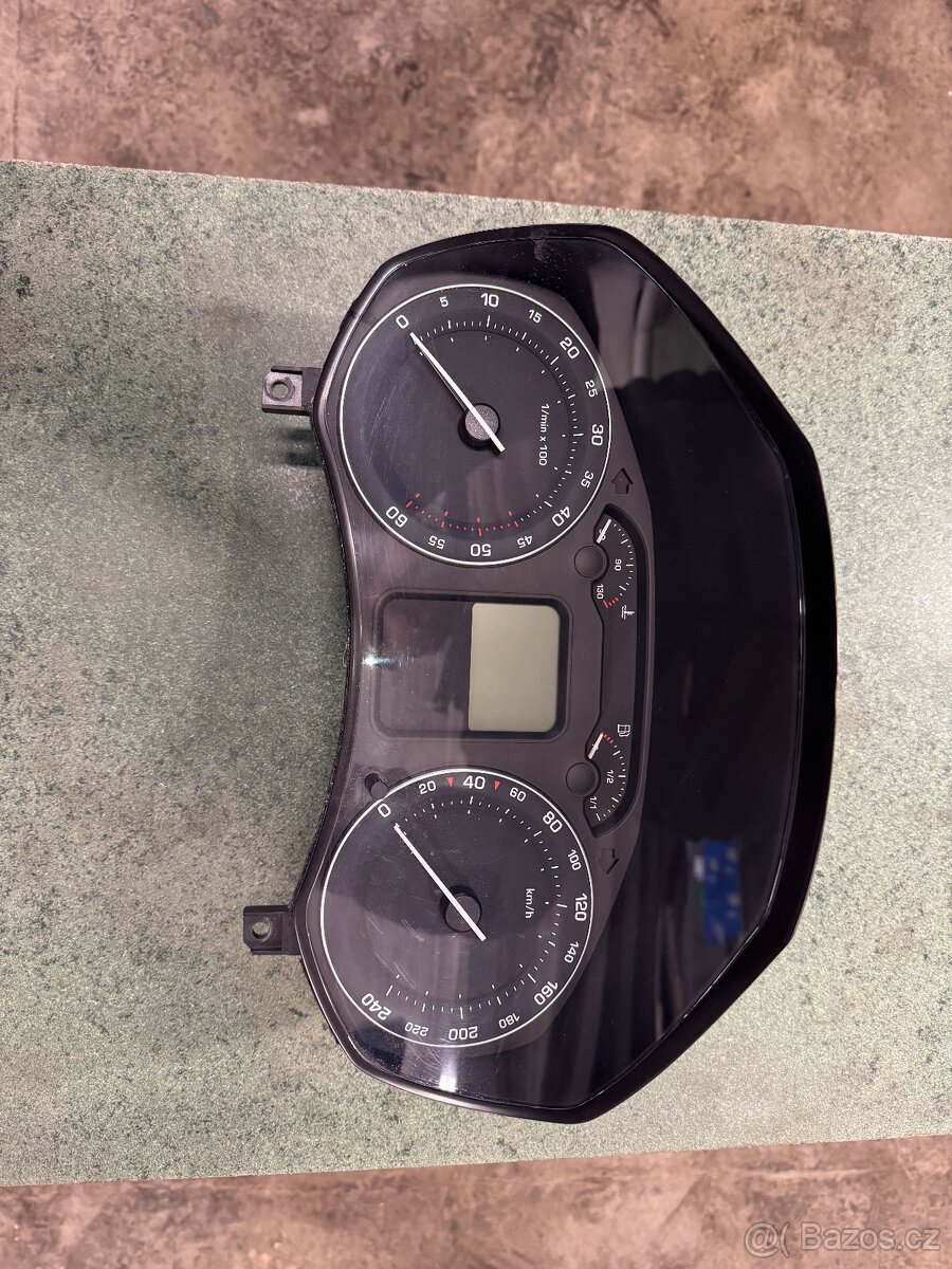 Budíky Octavie 2 facelift RS - 6