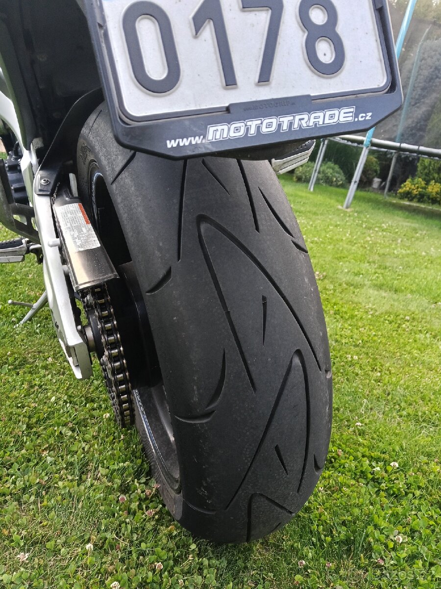 SUZUKI GSR 600 - 6