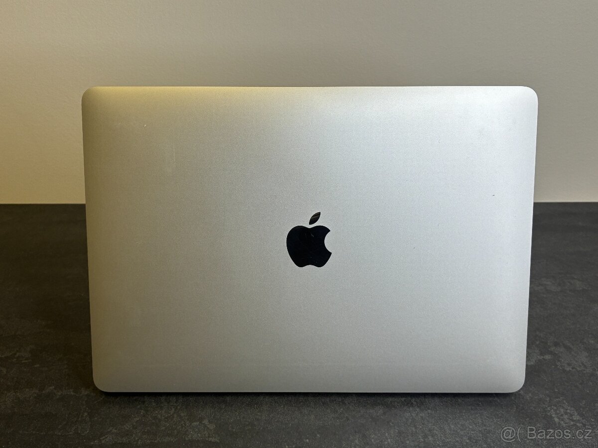 MacBook Pro 13'' 2020 / i5 / 8GB / 256GB SSD - DPH - 6