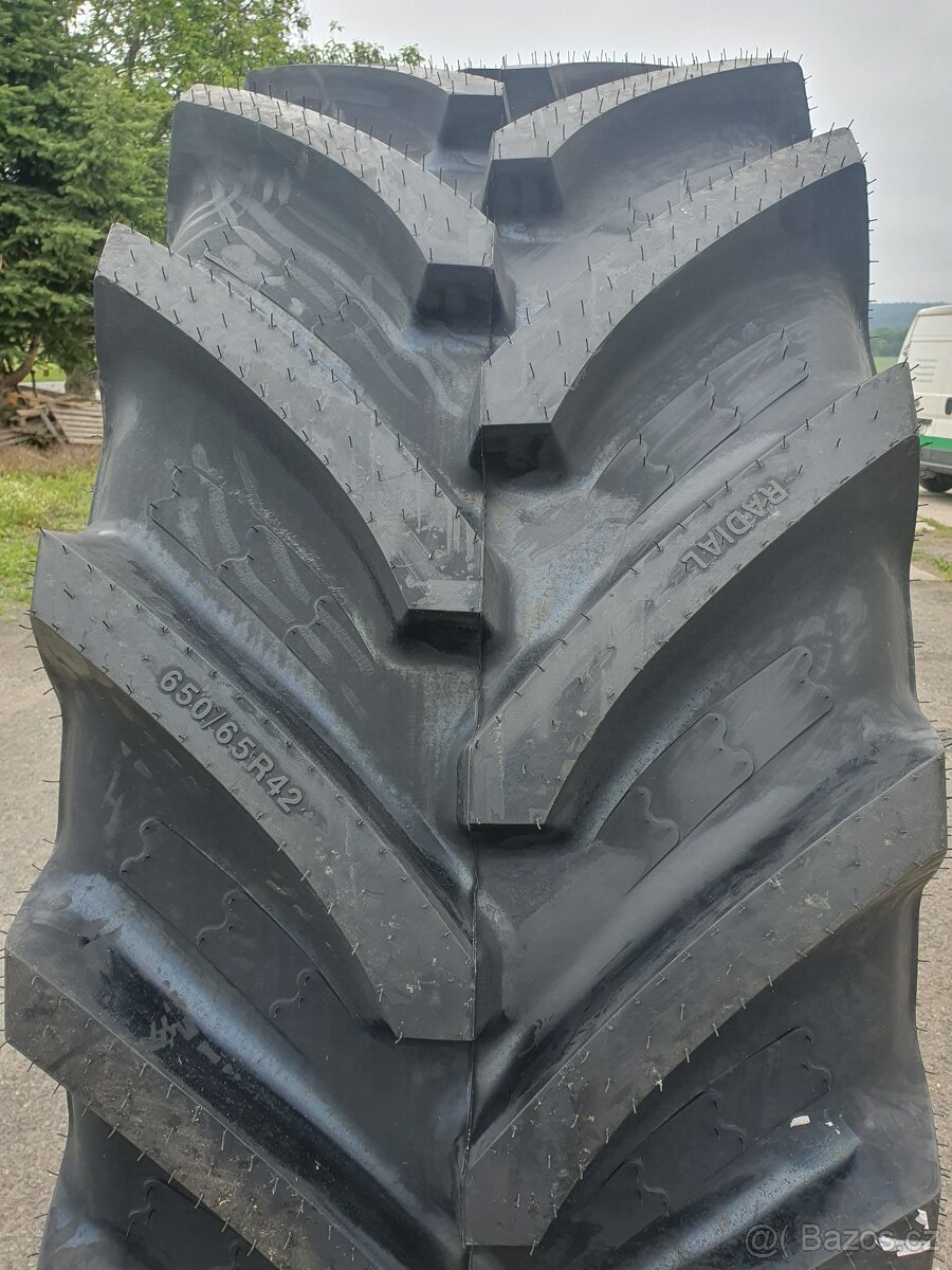 Pneu BKT 650 / 65 R42 - 6