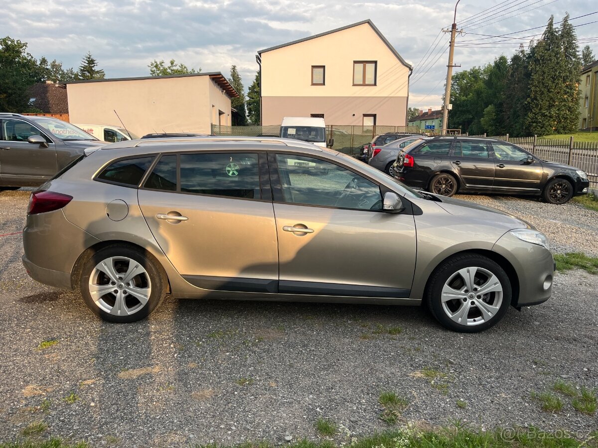 Megane benzin 2011+NOVÁ STK - 6