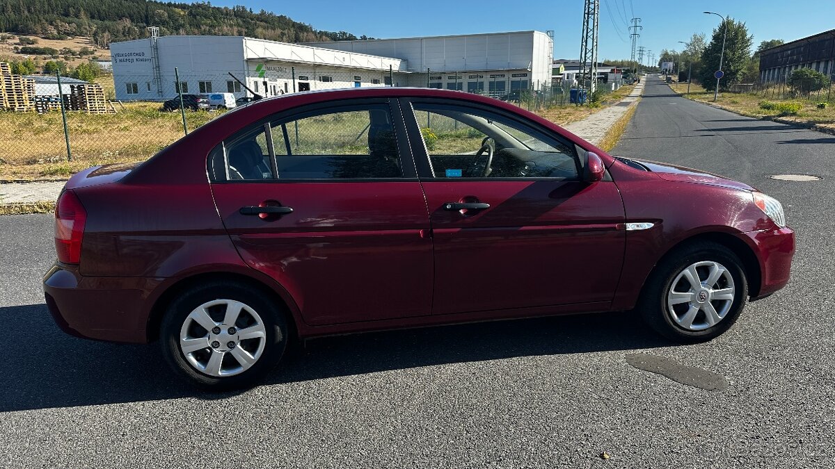 HYUNDAI ACCENT 1.4 - 6