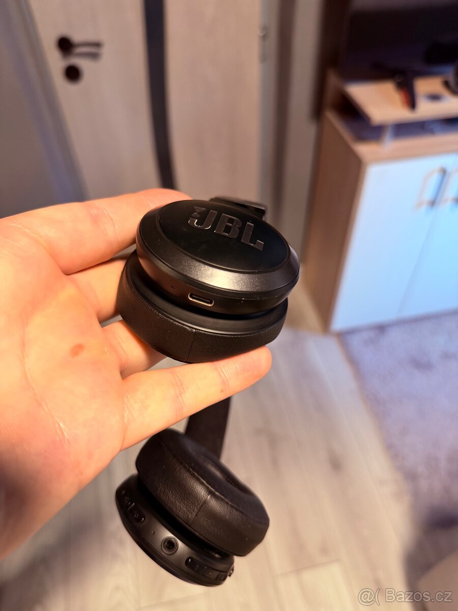 JBL 670NC Live černá - 6