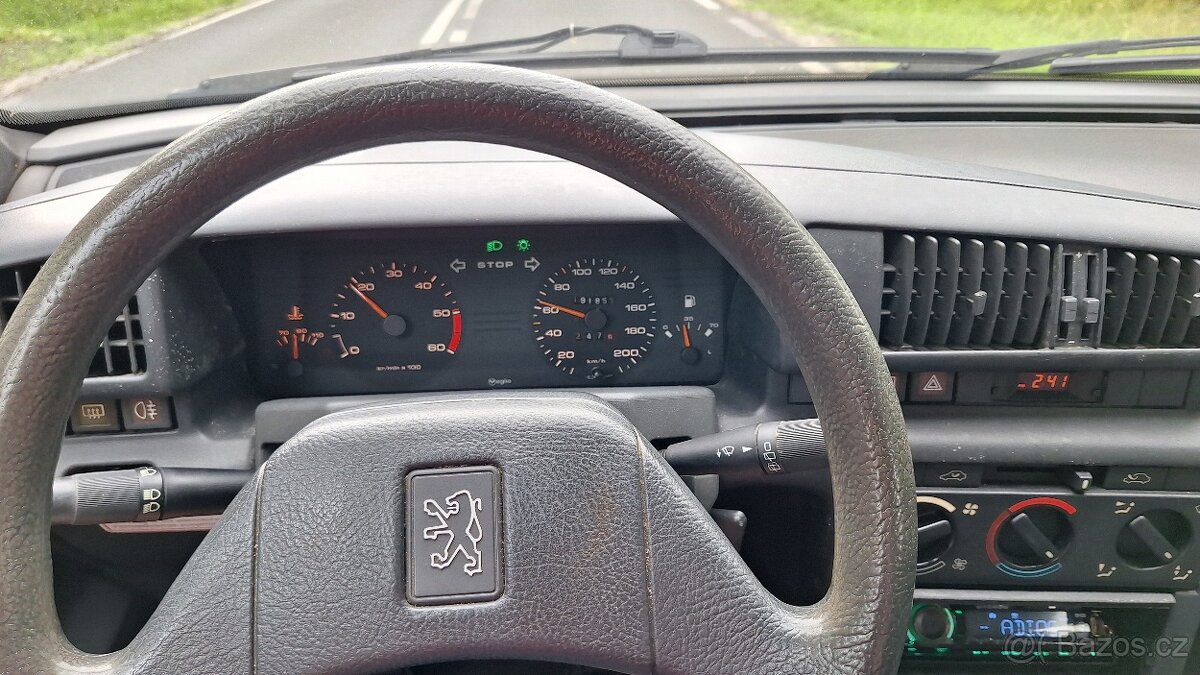 Peugeot 405 Break 1,8GRDt krásný youngtimer - 6