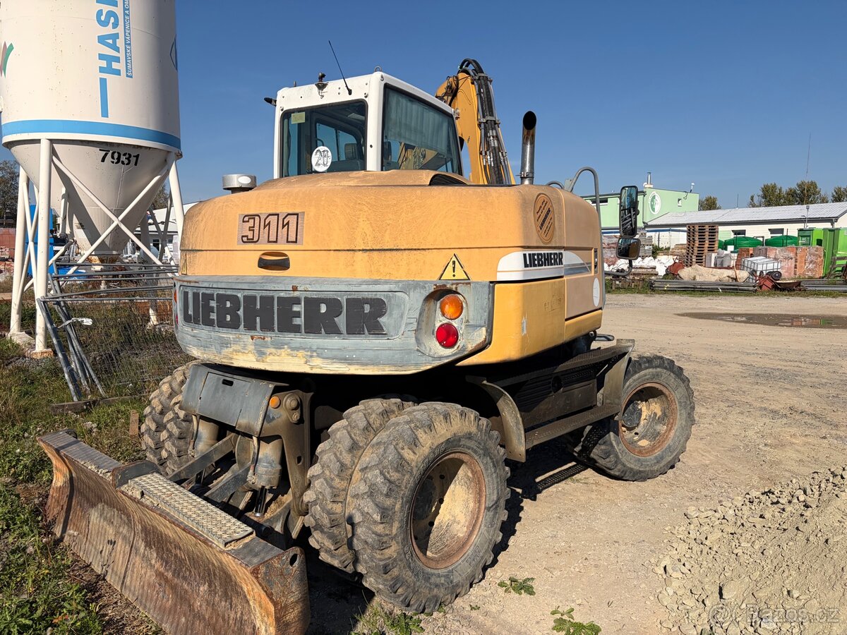 Liebherr A311 - 6