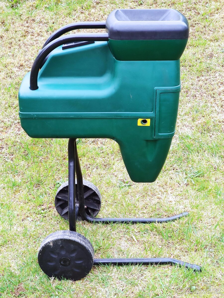 Elektrická BEZHLUKOVÁ řezačka drtič štěpkovač - 6