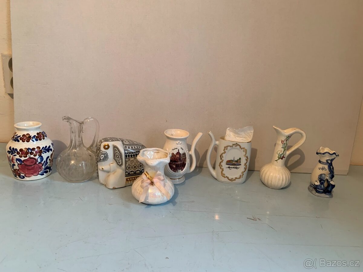 VÁZY A DŽBÁNKY - MIX - 6