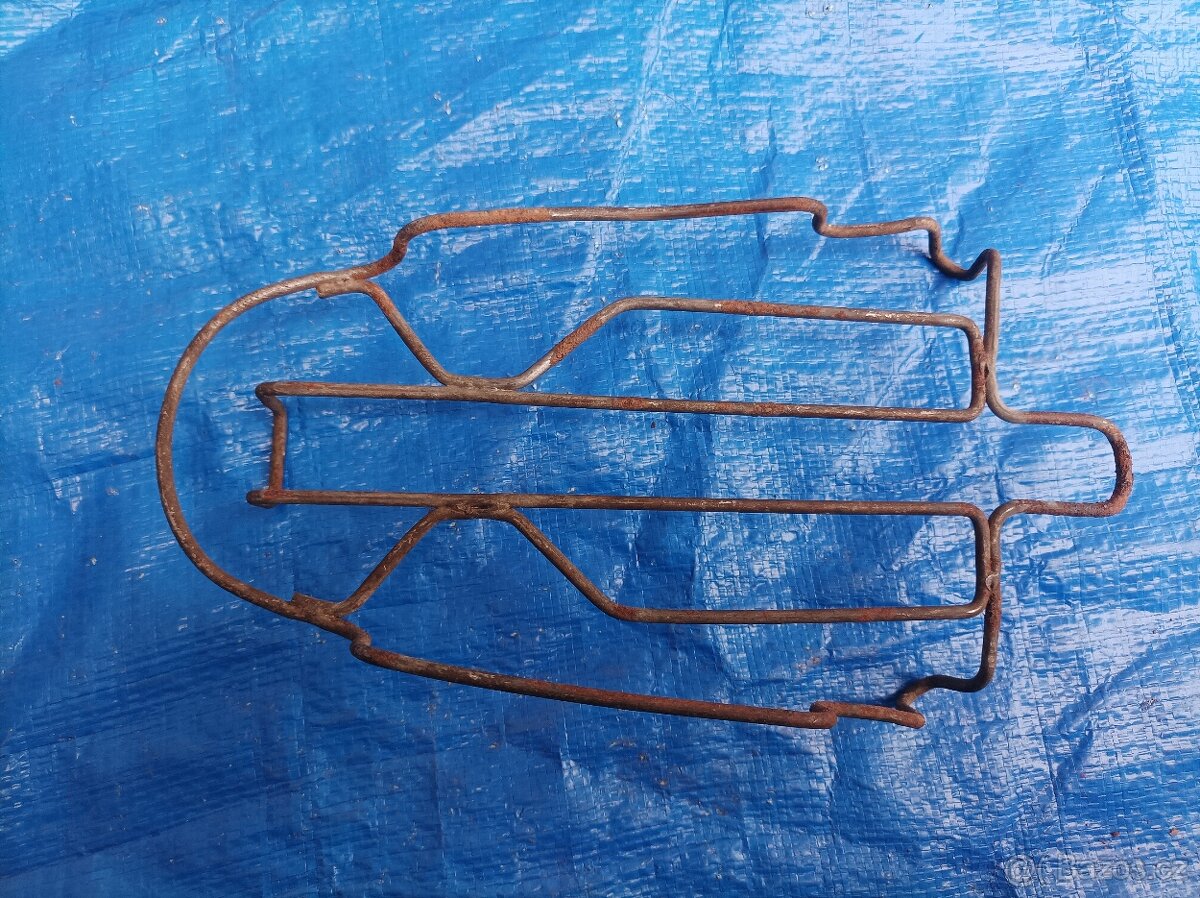 Kovový stojánek pod starou žehličku - 6