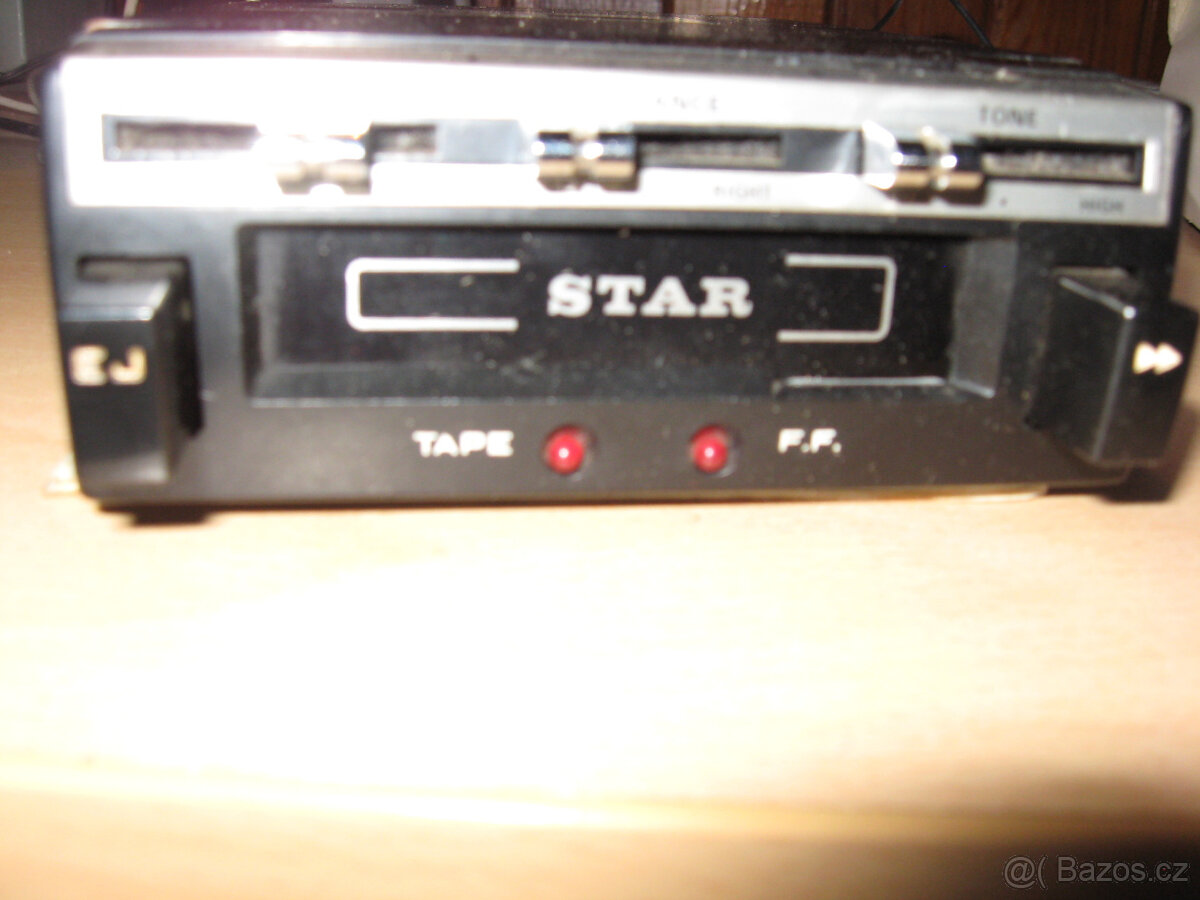 prodám starý holící strojek, žehličku, fén,kazet. přehrávač - 6