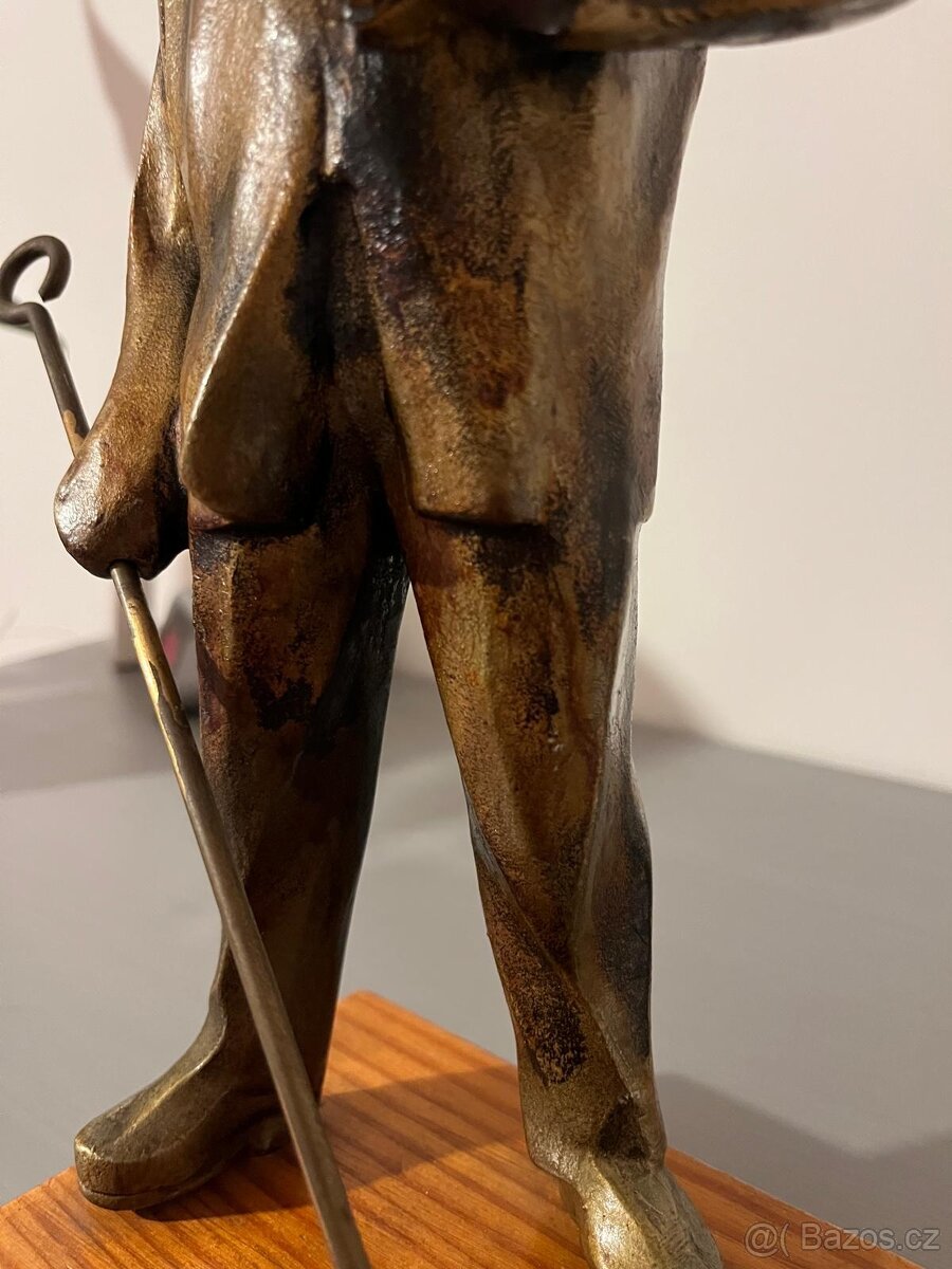Starší elegantní soška FIGURA MUŽE V SAKU - 6