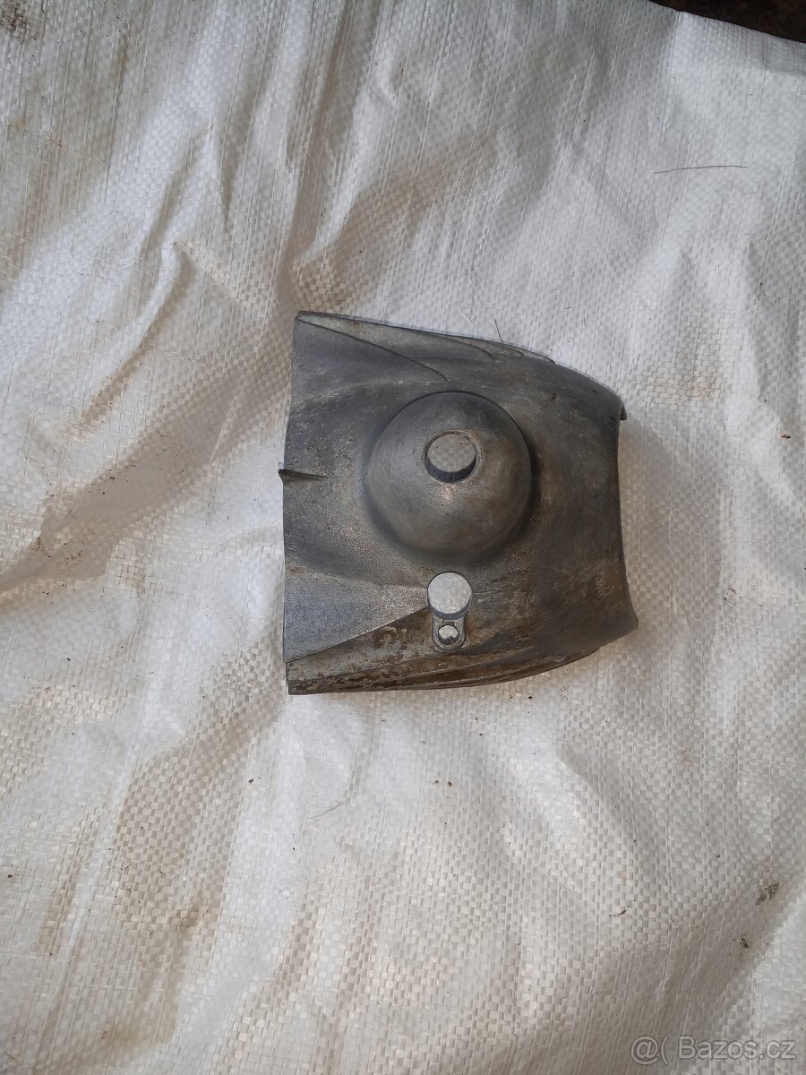 Kryt karburátoru - 6