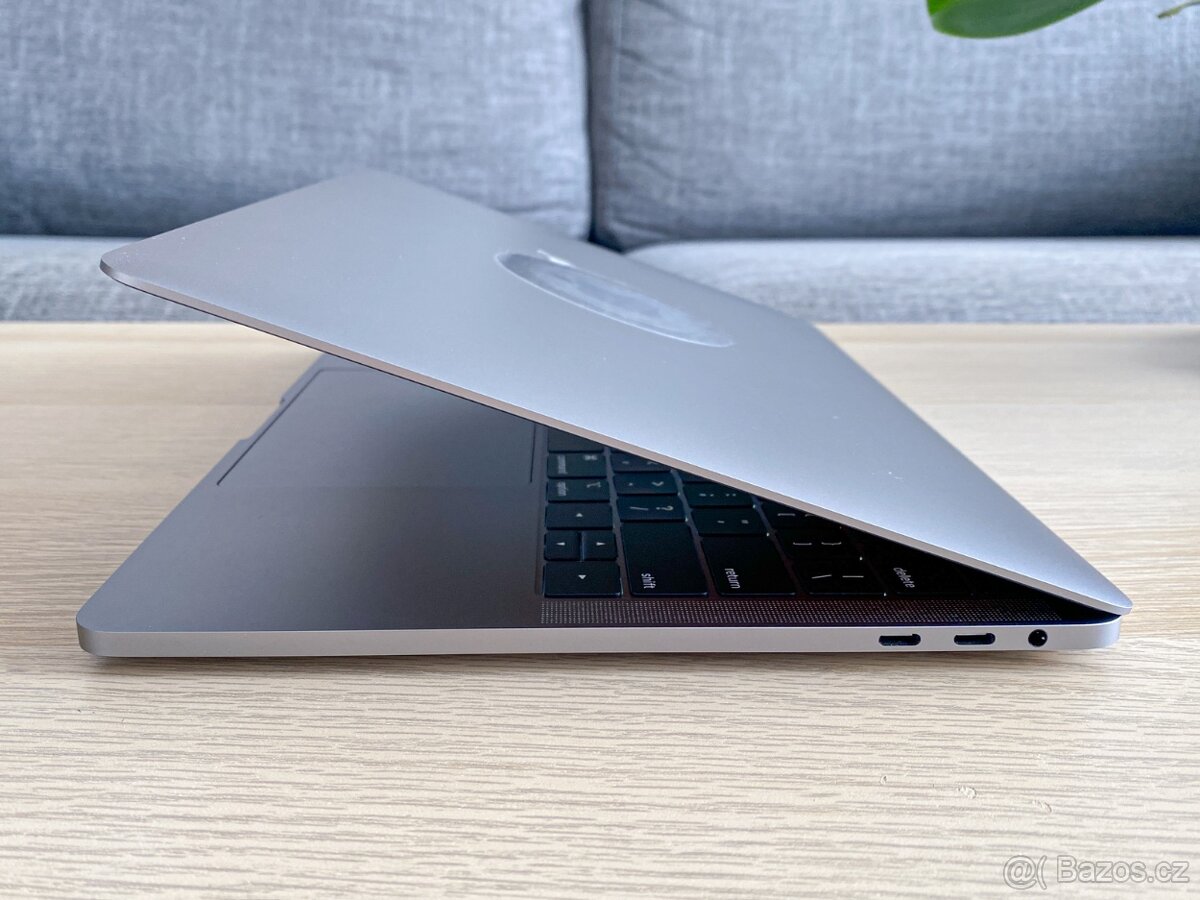 JAKO NOVÝ - MacBook Pro 13" (2019) SG - MAX KONFIGURACE - 6
