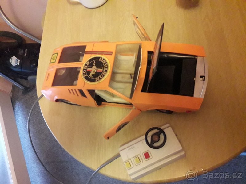 Stare auto s lankovym ovladanim - 6