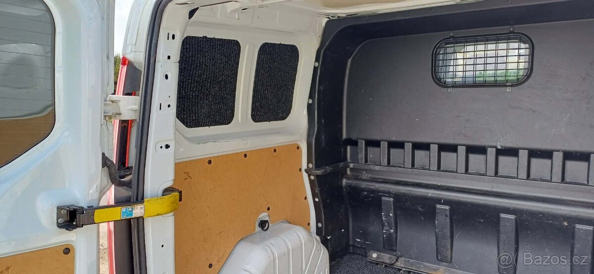 Ford Transit Custom 2.2 TDCi 92 KW, 5 míst - 6