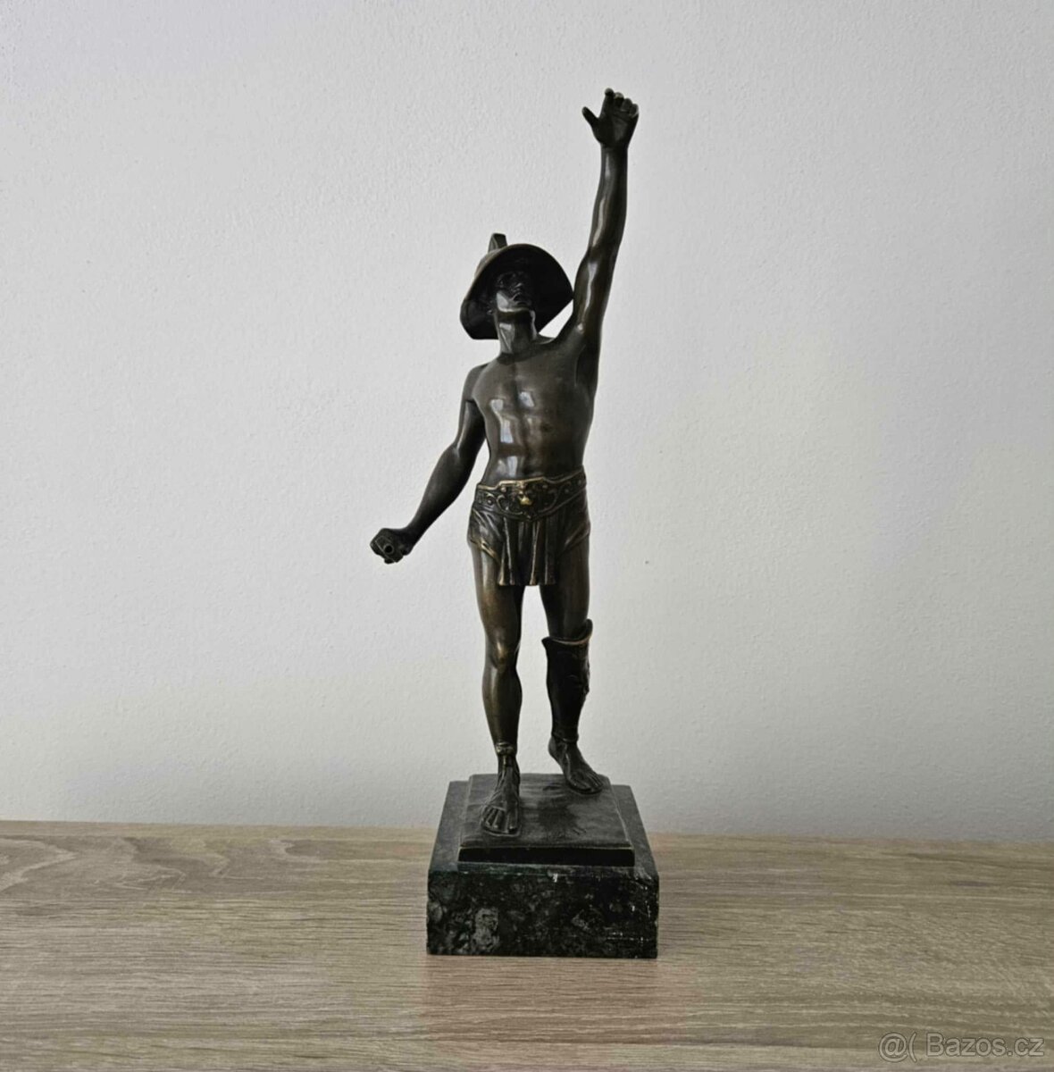 STAROŽITNÁ BRONZOVÁ SOCHA - GLADIÁTOR - 6