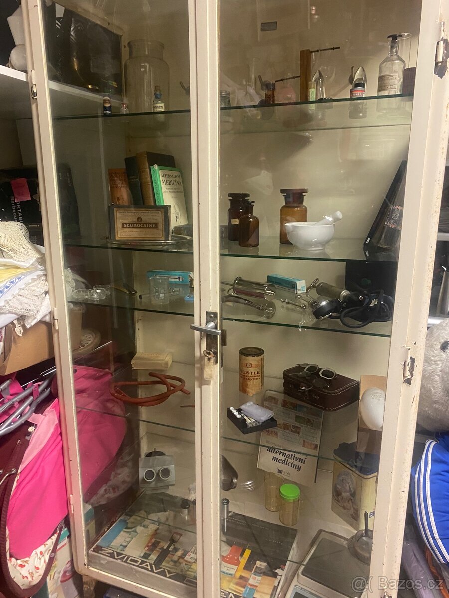 Stará lékařská skříň - 6
