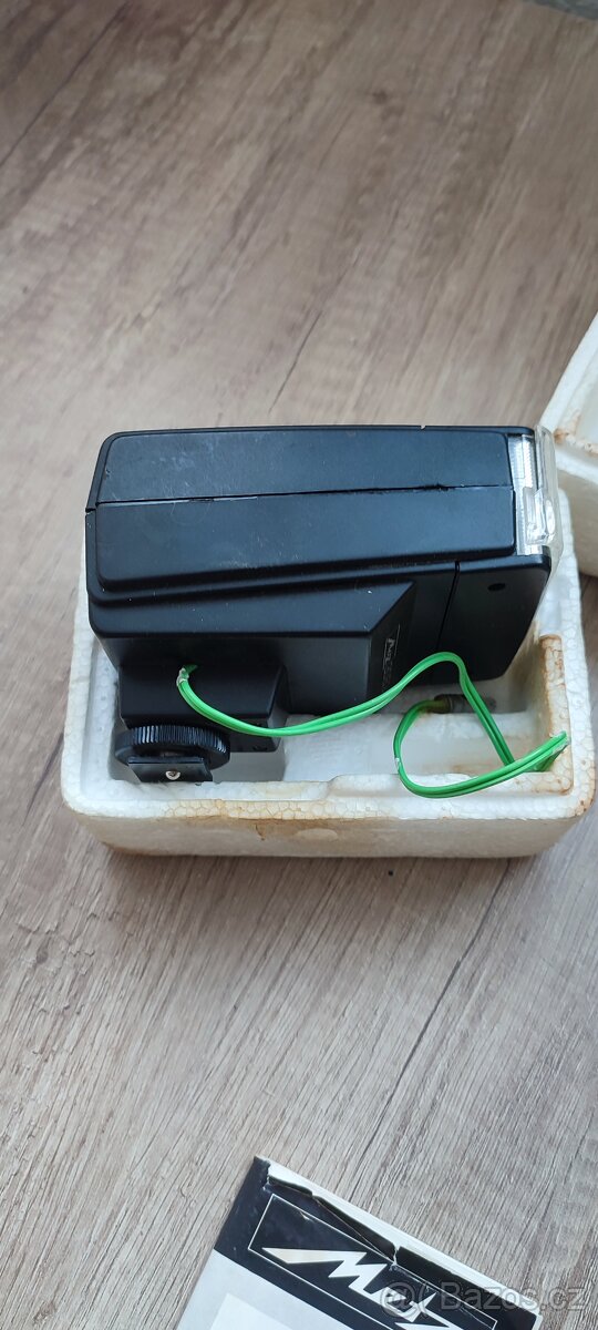 Prodám fotoaparát Zenit-E + objektiv + blesk - 6