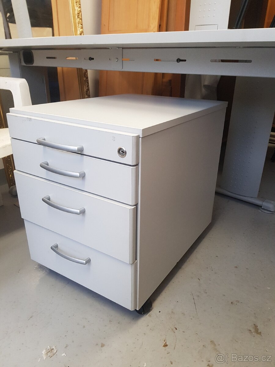 Kancelářský stůl - 6