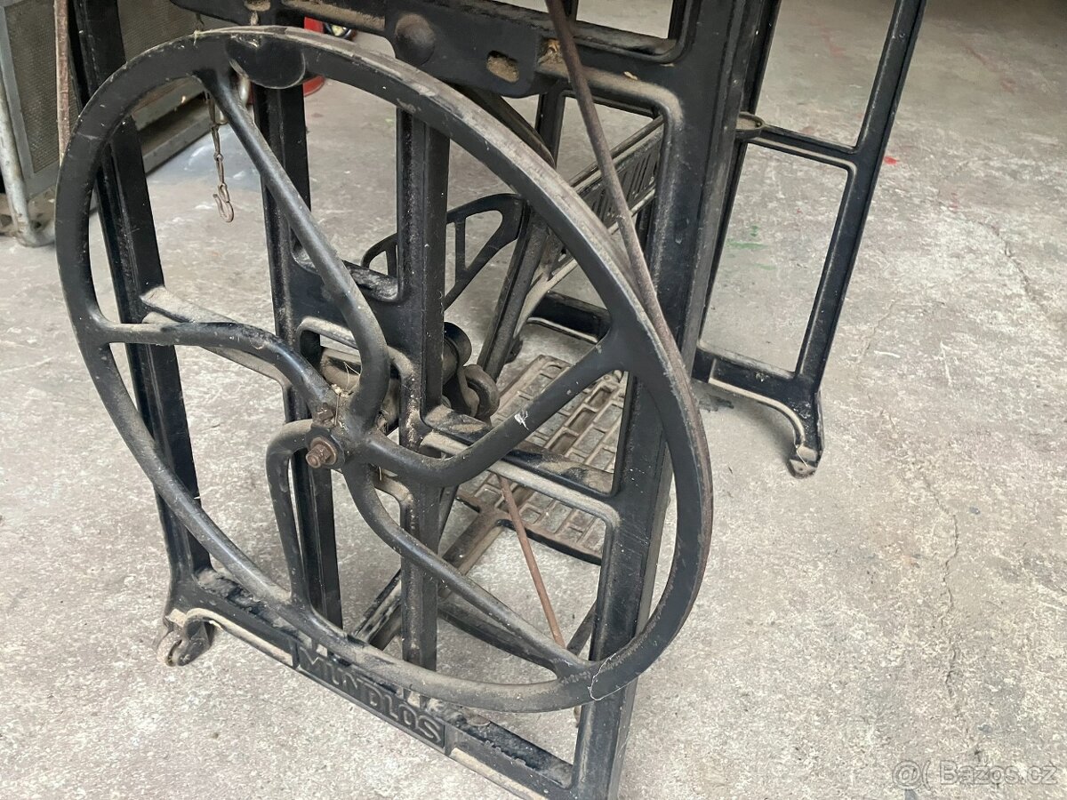 Retro šicí stroj - 6