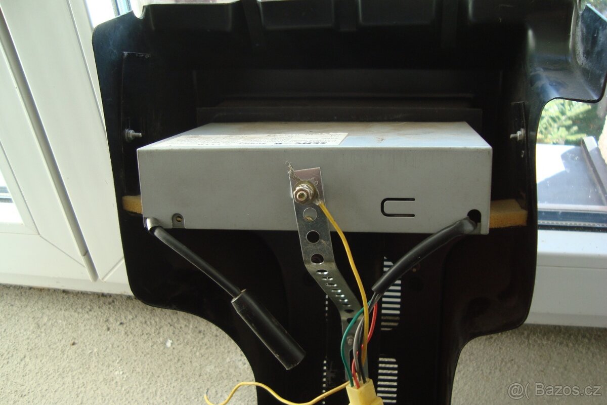 Autorádio a středový panel - 6