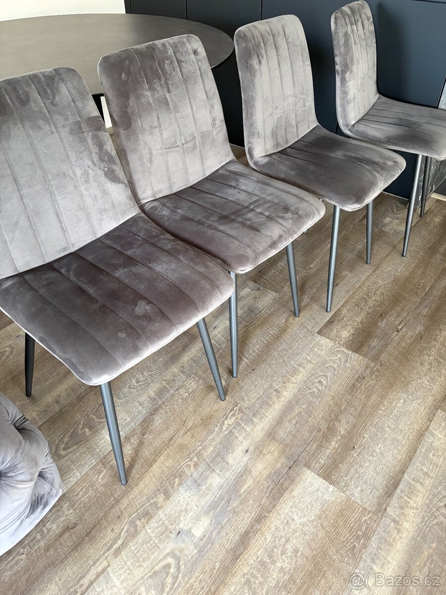Jídelní stůl + 4 židle - 6