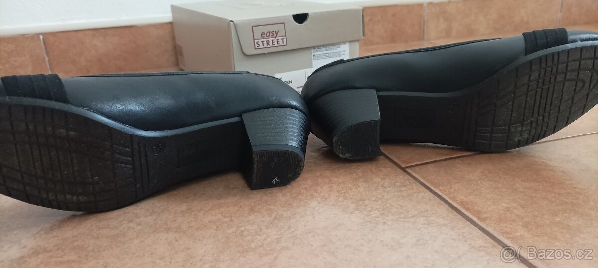 Dámská vycházková obuv vel 39 / 5,5 - 6