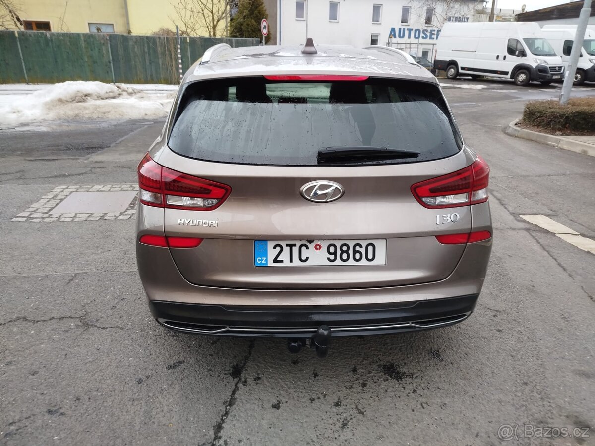 Hyundai i30 kombi - v záruce - 6