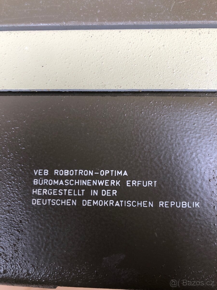 Dva staré psací stroje - 6