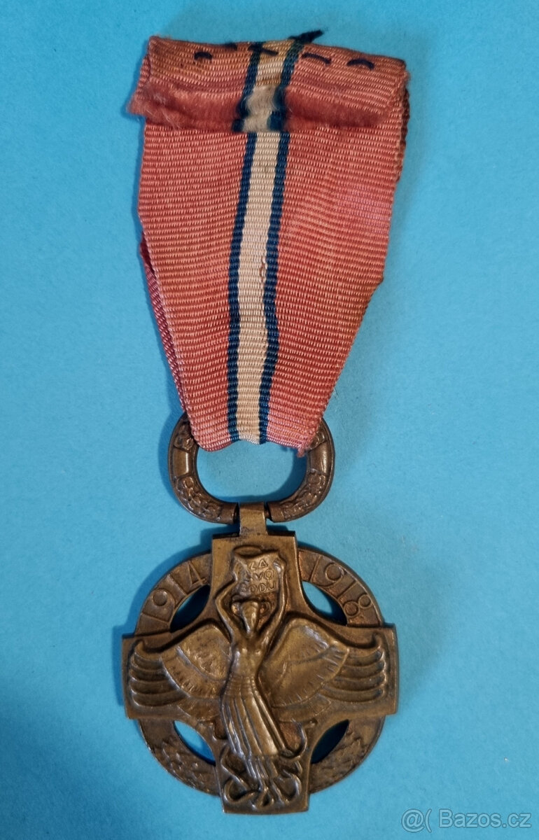 Čs revoluční medaile štítek 22 a lipový lístek- těžká tmavá - 6