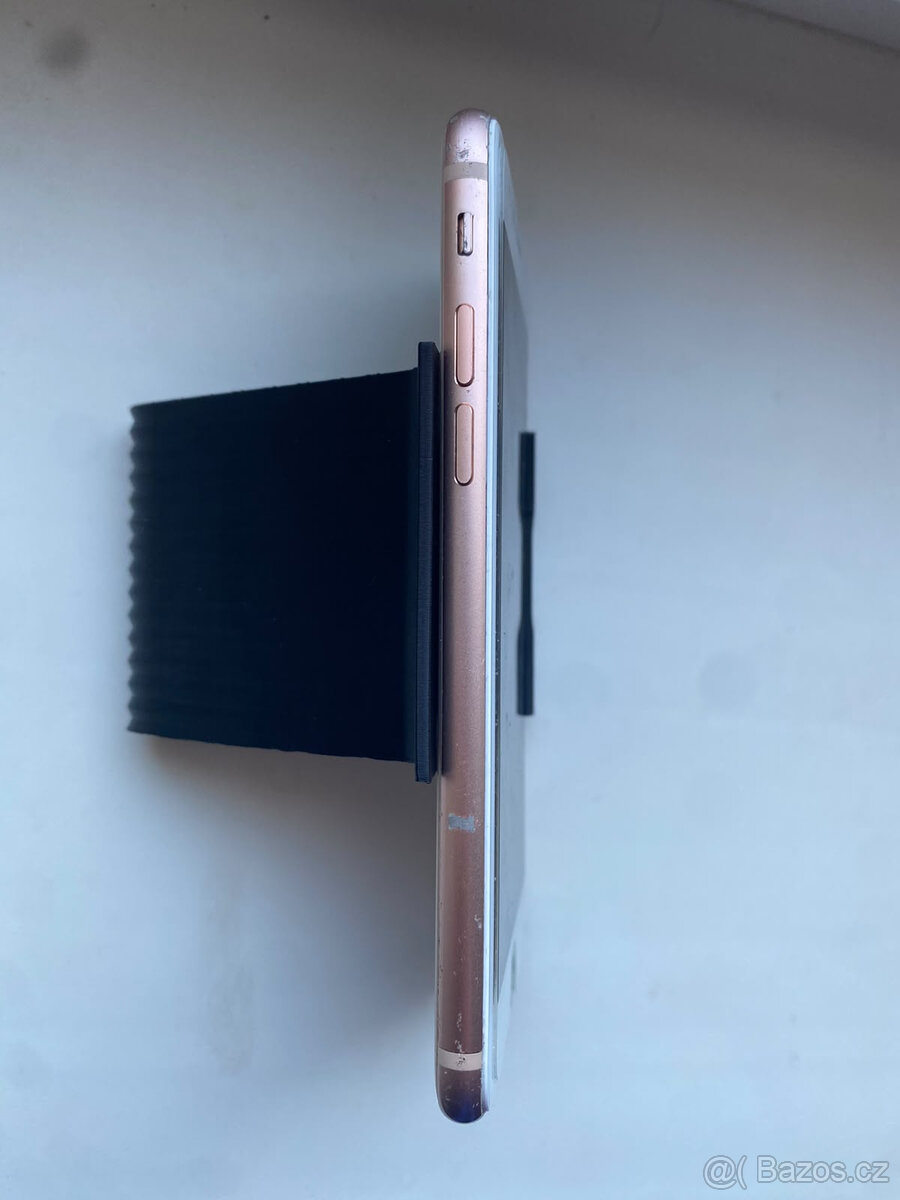 iPhone 8 64GB Zlatý - 6