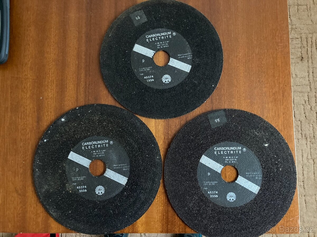 Nářadí, přístroje, náhradní díly a materiály z dílny - 6