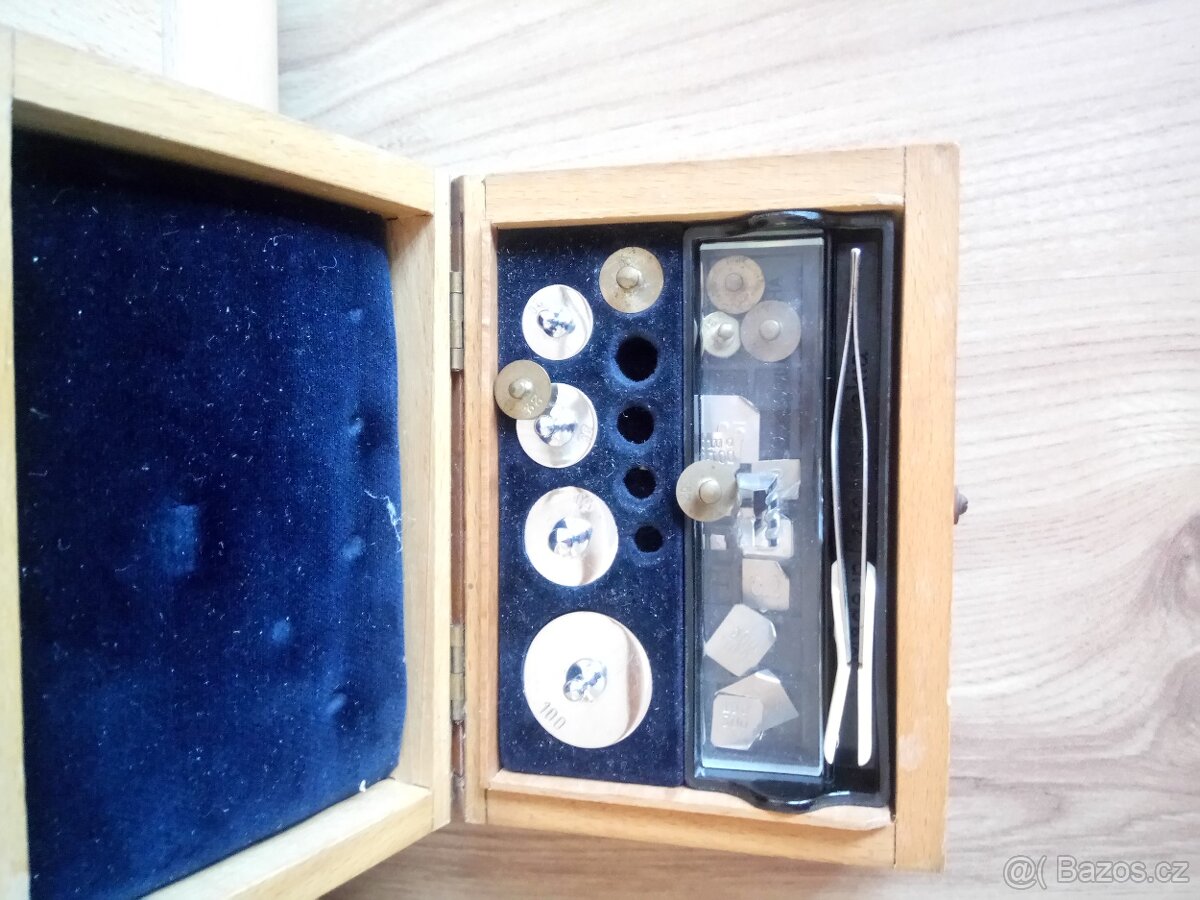 Lekarnicke váhy s vitrinou - 6