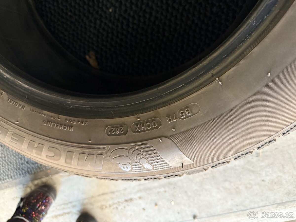prodám zimní 205/60/16 Michelin - 6