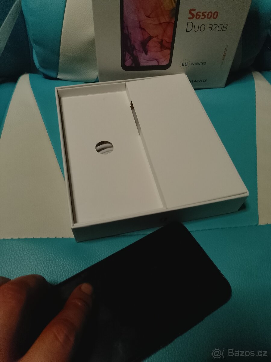 Prodám mobil Aligator - 6