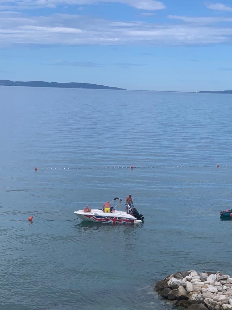 Motorový člun loď - 6