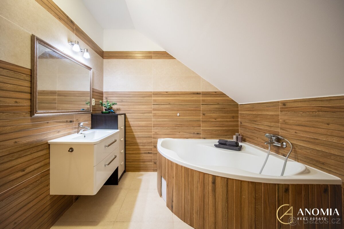 Prodej rodinného domu 195 m2, pozemek 823 m2, Rohozná - 6