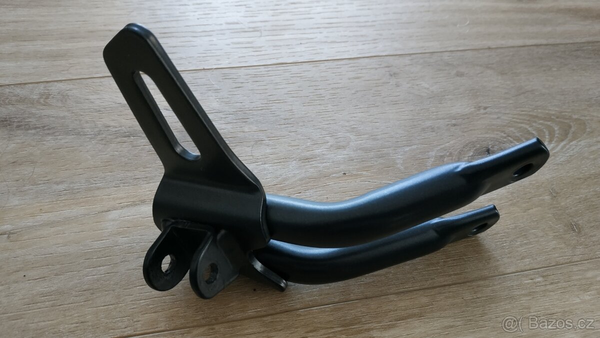 Yamaha MT03 - držák stupačky spolujezdce - 6