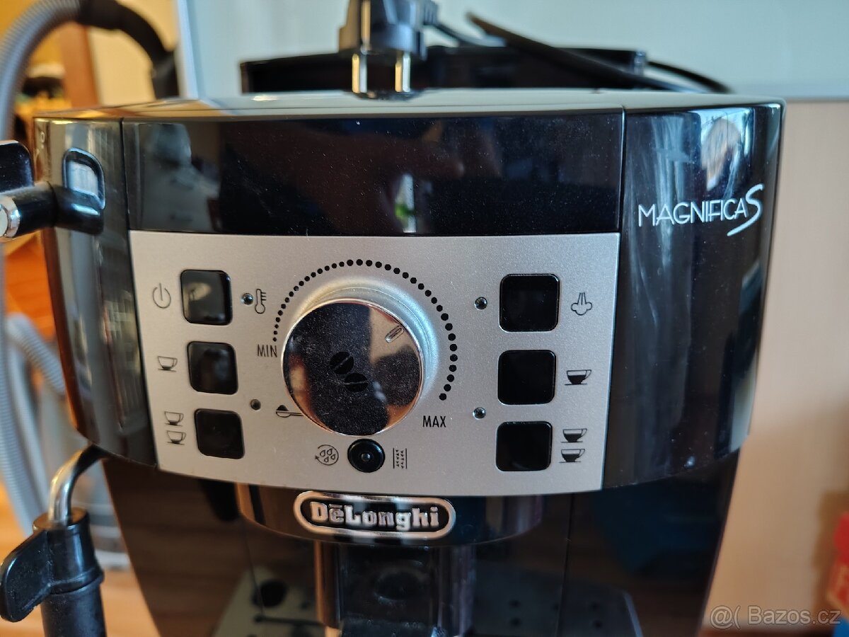 prodám DeLonghi Magnifica S - 6