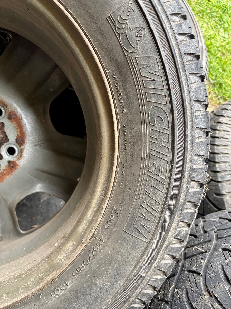 4 kola, obuté disky Toyota RAV 4 - 6