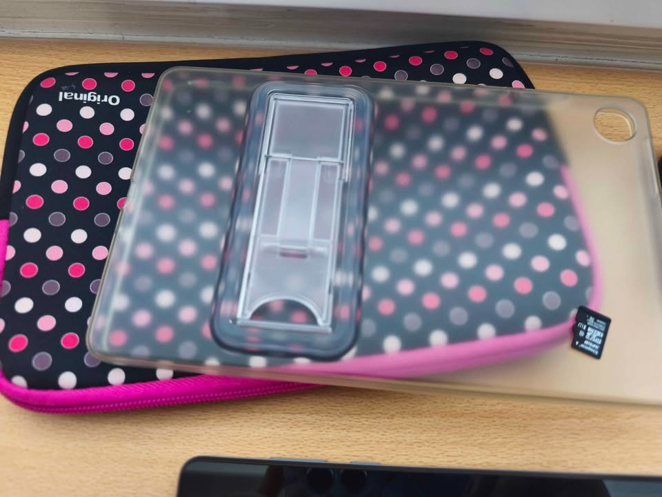 Tablet Lenovo M8 LTE 8" + obaly, sluchátka, paměťová karta. - 6