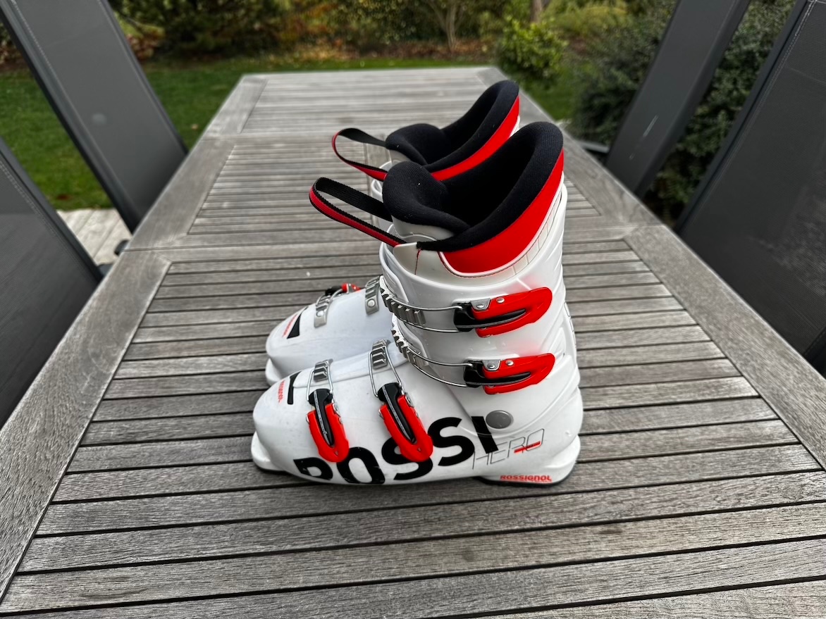 Prodám juniorské lyže ATOMIC RACE 10 - 6