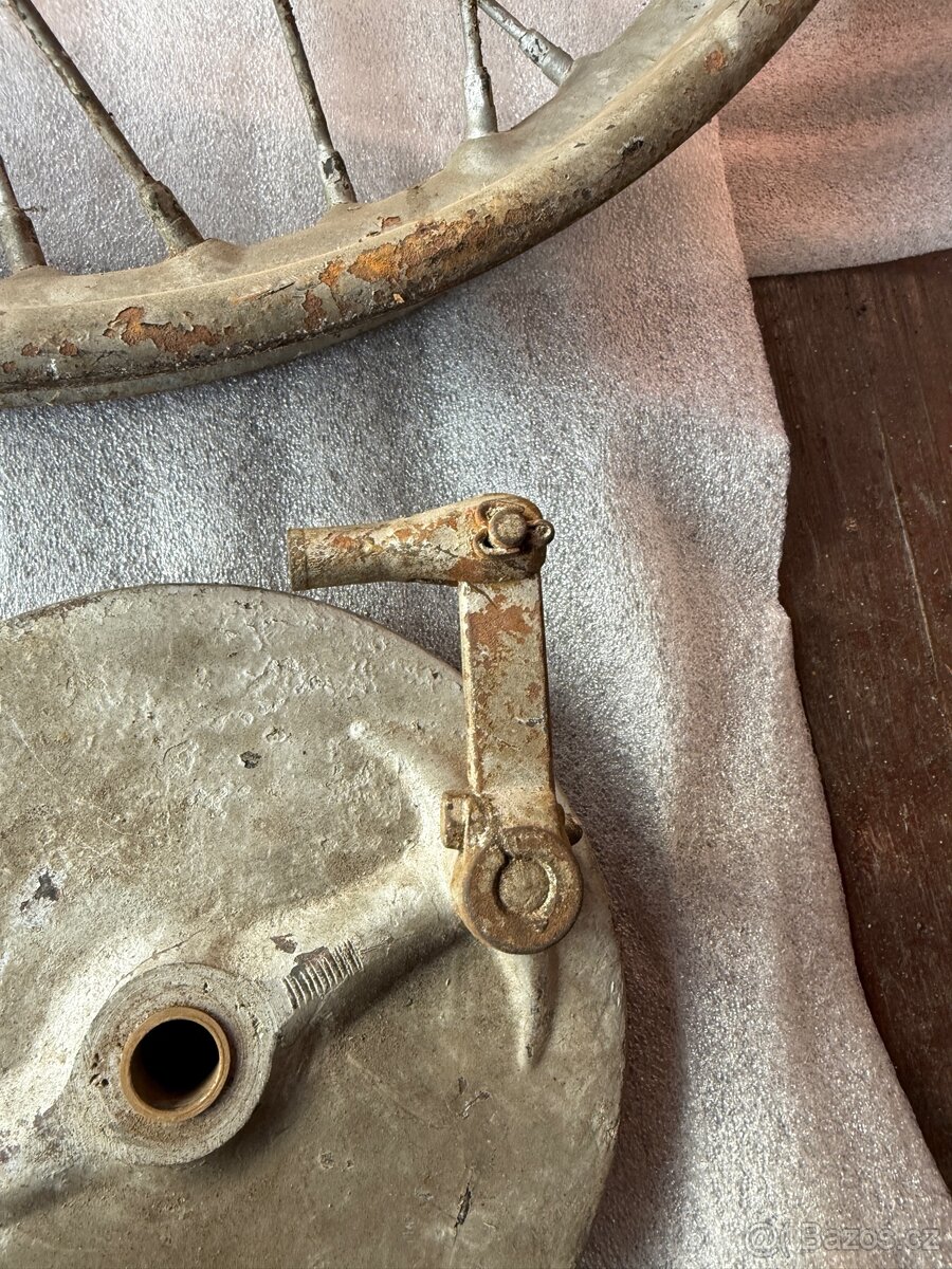 DKW - přední kolo s osou a brzdovým štítem - 6